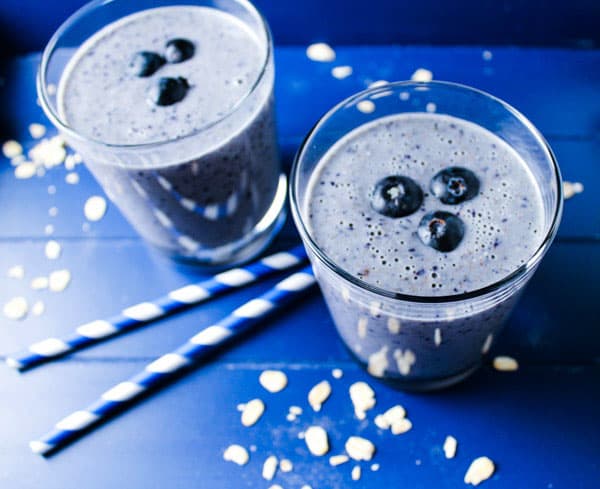This Blueberry Oatmeal Smoothie tastes just like it sounds, so thick and creamy, oh and it's Dairy/Gluten Free! by Tastefulventure.com