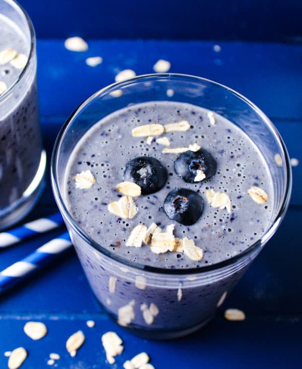 This Blueberry Oatmeal Smoothie tastes just like it sounds, so thick and creamy, oh and it's Dairy/Gluten Free! by Tastefulventure.com
