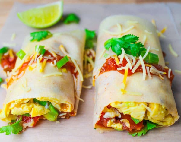 These Paleo Breakfast Burrito Wraps are super easy to make, perfect for breakfast on the go! | Tastefulventure.com