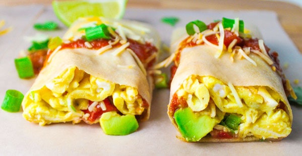 These Paleo Breakfast Burrito Wraps are super easy to make, perfect for breakfast on the go! | Tastefulventure.com