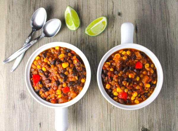 This Lentil and Black Bean Chili is Vegan, Gluten Free, and only has 300 Calories per serving! Such a delicious hearty meal! | Tastefulventure.com