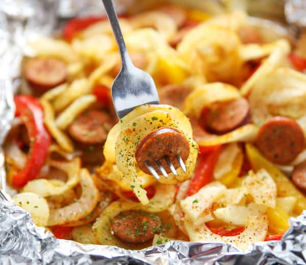 #ad - These Cajun Spiralized Potatoes and Sausage Foil Packets come together in 15 minutes! Just add everything to a foil packet and bake or grill, this makes for easy cleanup too! | tastefulventure.com made in partnership with @PotatoGoodness #Potatoes #CLVR