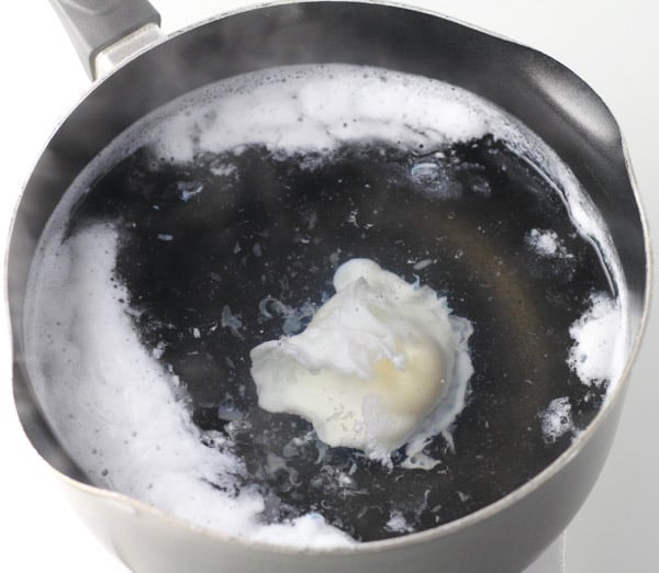 How To Perfectly Poach An Egg 