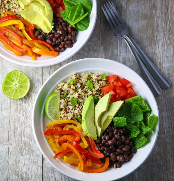 #ad These Quinoa Fajita Bowls come together in less than 30 minutes and are loaded with flavor! This is a great #Vegetarian #GlutenFree option for Mexican night! #FollowTheFresh #IC