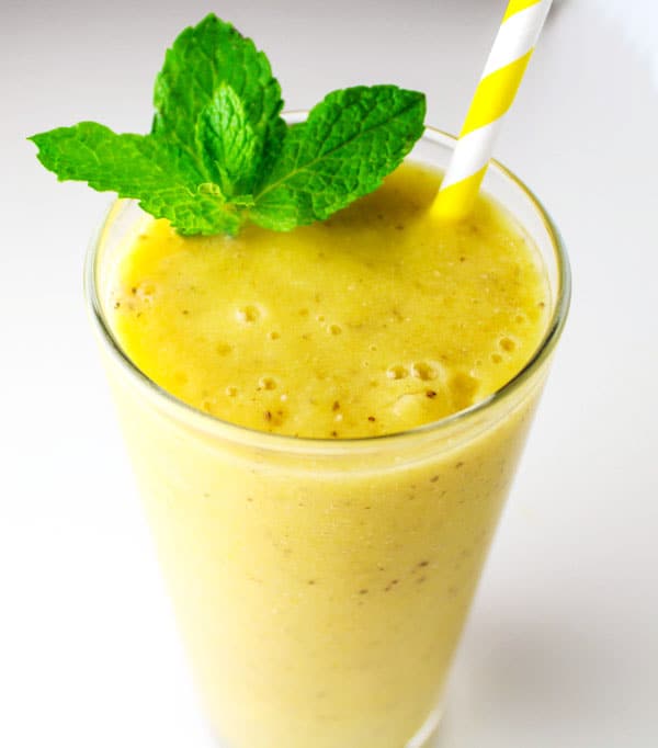This Mango Mint Smoothie with Chia Seeds 