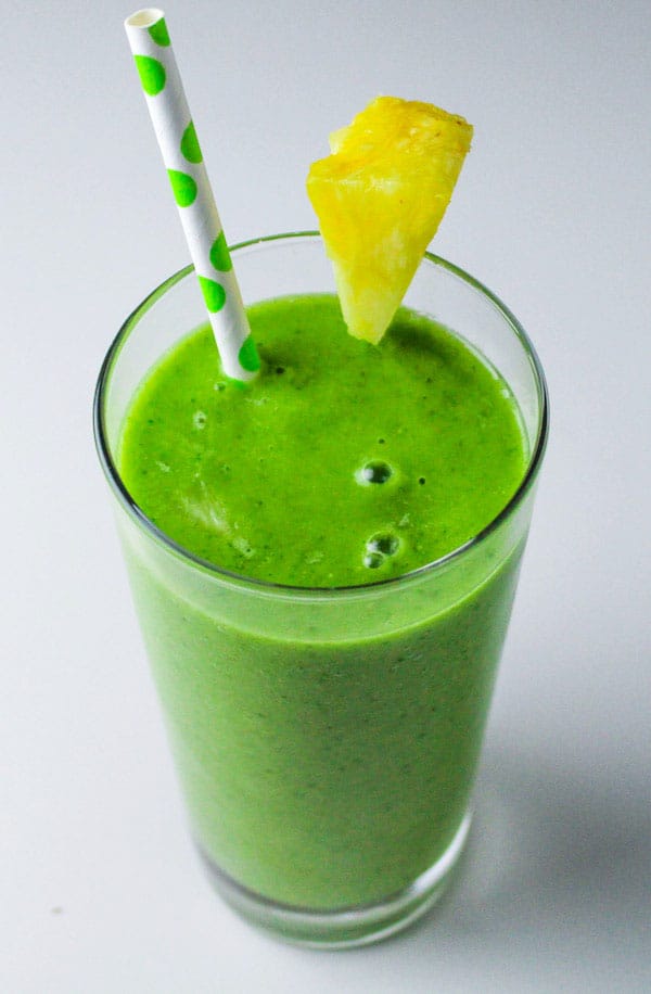 Enjoy this Skinny Spinach and Pineapple Smoothie on my 3 Day Detox Guide! | by Tastefulventure.com
