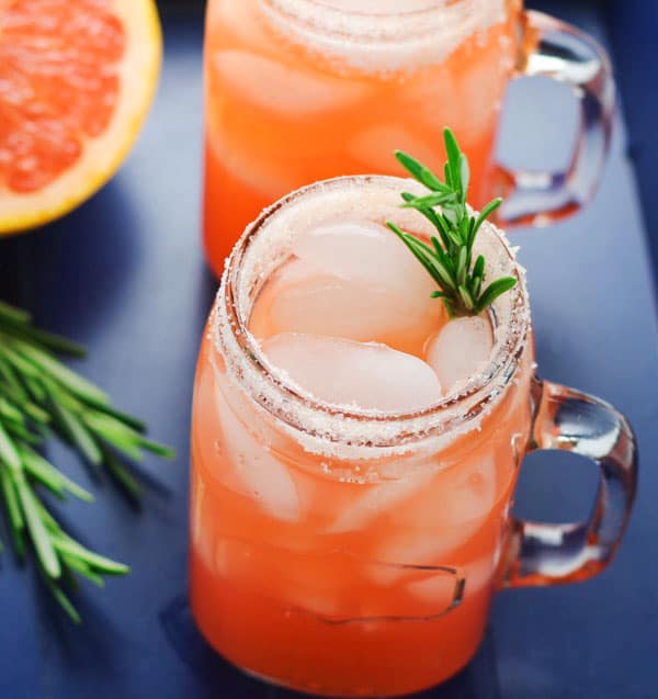 12 Pretty & Delicious Mason Jar Cocktails