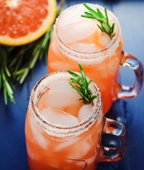 12 Pretty & Delicious Mason Jar Cocktails