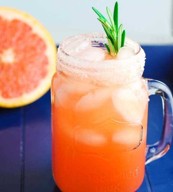 https://tastefulventure.com/wp-content/uploads/2016/12/Mason-Jar-Salty-Dog-Cocktails-5.jpg