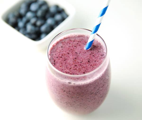 https://tastefulventure.com/wp-content/uploads/2017/12/Blueberry-Collagen-Smoothie-1.jpg