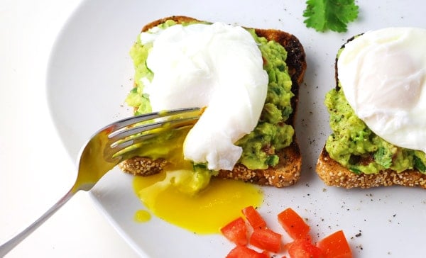 https://tastefulventure.com/wp-content/uploads/2017/12/Cilantro-Tomato-Avocado-Smash-Toast-7.jpg