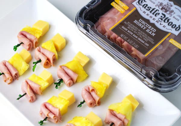 #ad These Ham, Pineapple, and Cheese Bites are the perfect easy appetizer to put together for any party! | tastefulventure.com made in partnership with Castle Wood Reserve @Walmart #BeyondTheSandwich