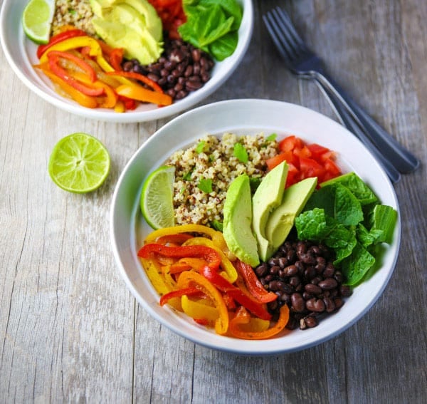 #ad These Quinoa Fajita Bowls come together in less than 30 minutes and are loaded with flavor! This is a great #Vegetarian #GlutenFree option for Mexican night! #FollowTheFresh #IC