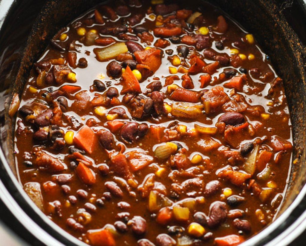 Slow Cooker Vegetarian Chili - Tastefulventure