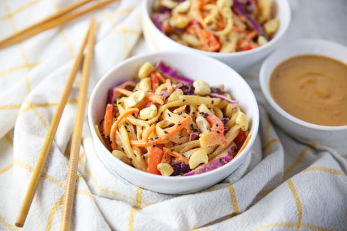 thai noodle salad with spicy peanut sauce
